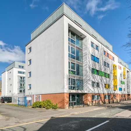 לוטון Bright & Central Studio In Luton, Sleeps 2 מראה חיצוני תמונה